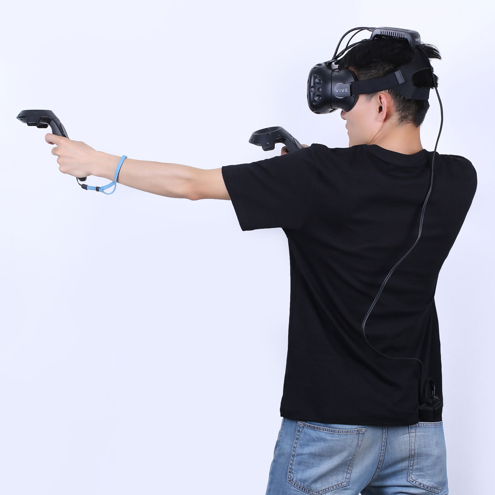 Прошивка vr. Беспроводной адаптер HTC Vive. Шлем виртуальной реальности. Виртуальный шлем. Очки виртуальной реальности с ручками.