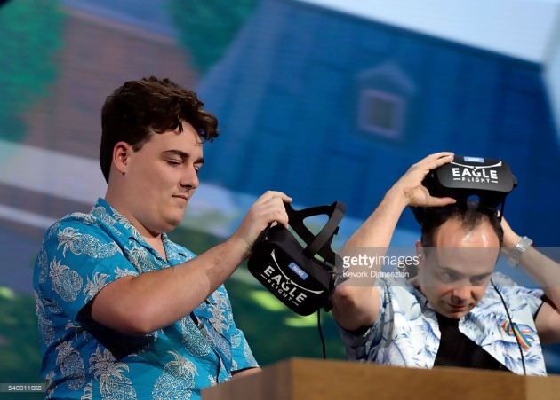 Palmer Luckey, le créateur de l'Oculus Rift, sur la scène d'Ubisoft à l'E3 2016, sa dernière apparition publique