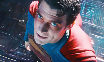 Superman tient un bébé extraterrestre dans cette 3è bande annonce très fish-eye