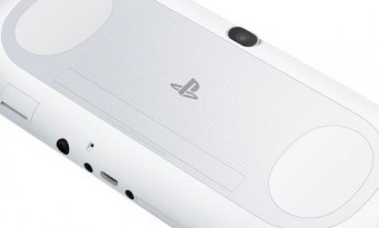 PS Vita 2000 : le chargeur micro-USB