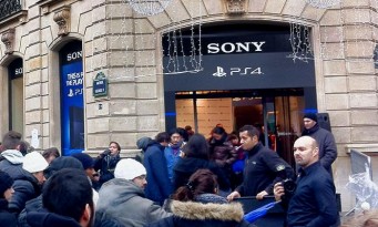 PS4 : déjà plus de 1 000 personnes devant le Sony Store des Champs-Elysées