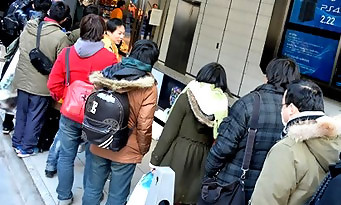PS4 : de longues file d'attente dans les rues de Tokyo