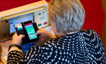 Pokémon GO : le Premier Ministre norvégien joue à Pokémon GO à l'Assemblée